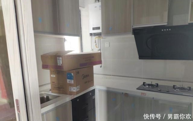 安装|老公不顾反对坚持不做吊顶，电视墙不做一点造型，完工后也很漂亮！