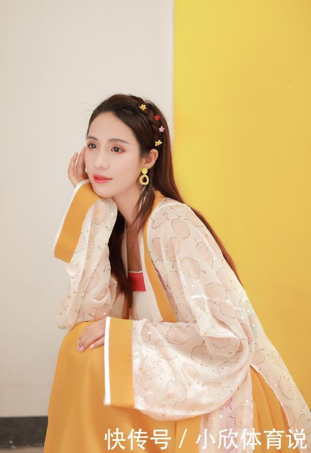 汉服不只有绣花装饰,印花汉服同样精致,风格清新又飘逸