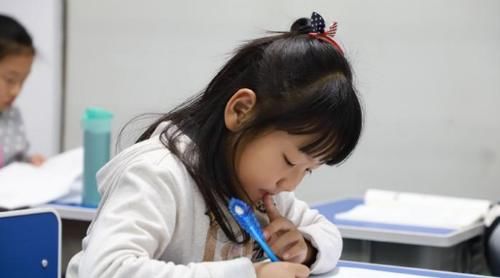 小学生作文《孤独》走红网络，字数不多，却把孤单表现得淋漓尽致