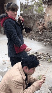 |搞笑GIF:土豪的新娘就是霸气,人家卖的是黄金萌啊