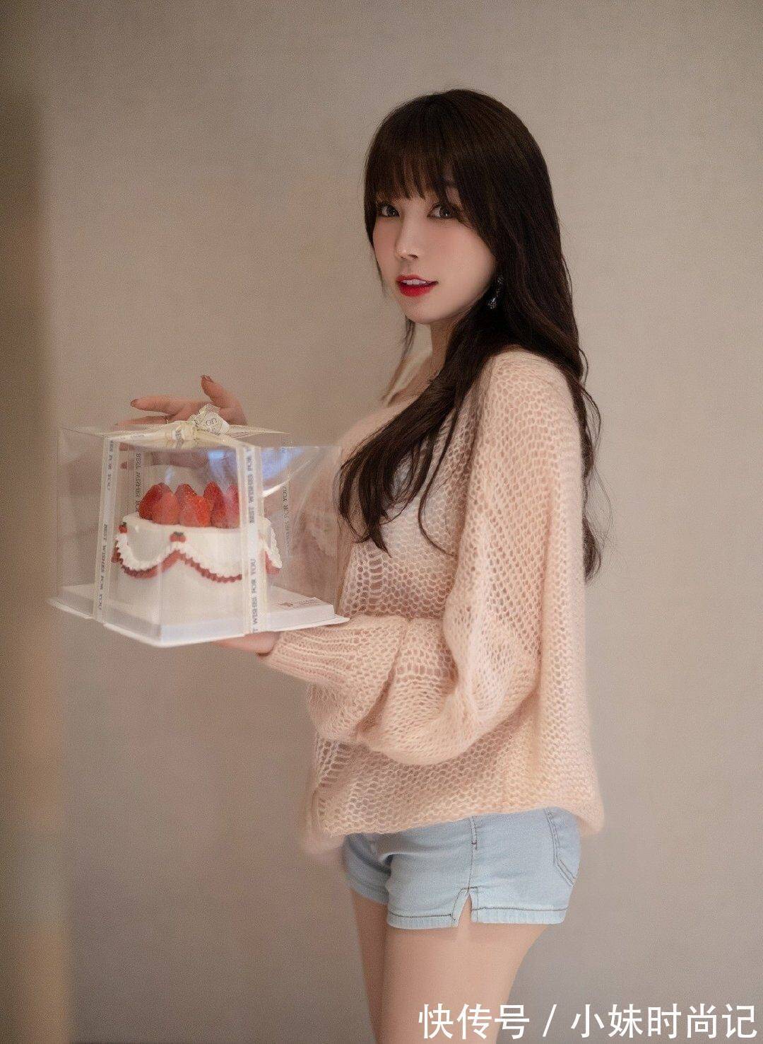 牛仔短裤 毛衣搭牛仔短裤,春节过年回家可以试试