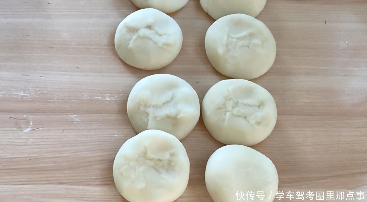 豆沙|开水里加一碗面粉,搅一搅,搓一搓,一会就做出一锅小点心
