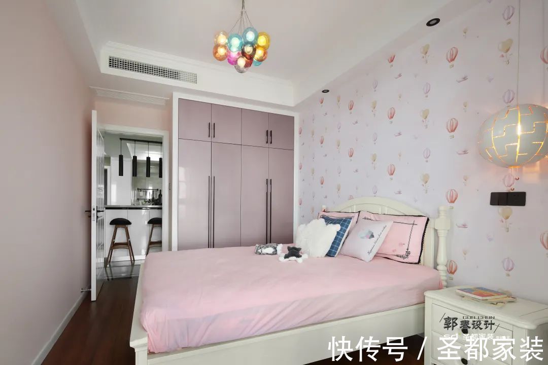 床头灯|三室两厅家装空间的极致利用，能塞下衣帽间，还可打卡小酒吧