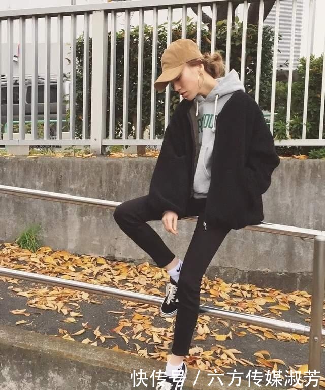 最近火了一种穿法:卫衣+羽绒服,时髦显瘦,承包整个冬季的时尚