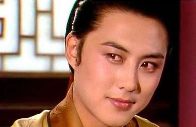 贾府$平儿的手段不比王熙凤差,她只用一招,就在贾府中混的如鱼得水