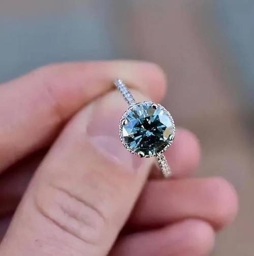 买不起不能看吗?看完人家的订婚戒指,偷偷哭了一个晚上