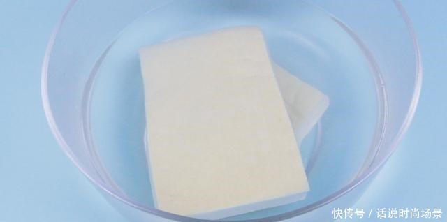 想吃肉丸子,用这种做法,肉末加一块老豆腐,锅里一炸,真香