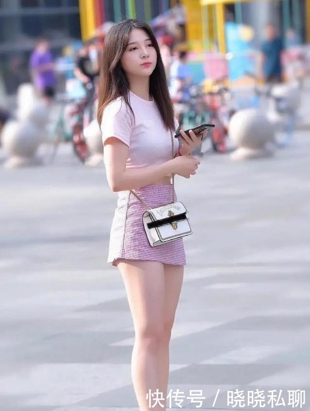 包臀短裙|粉色T恤配短裙,减龄显瘦凸显少女感,看谁穿得好看