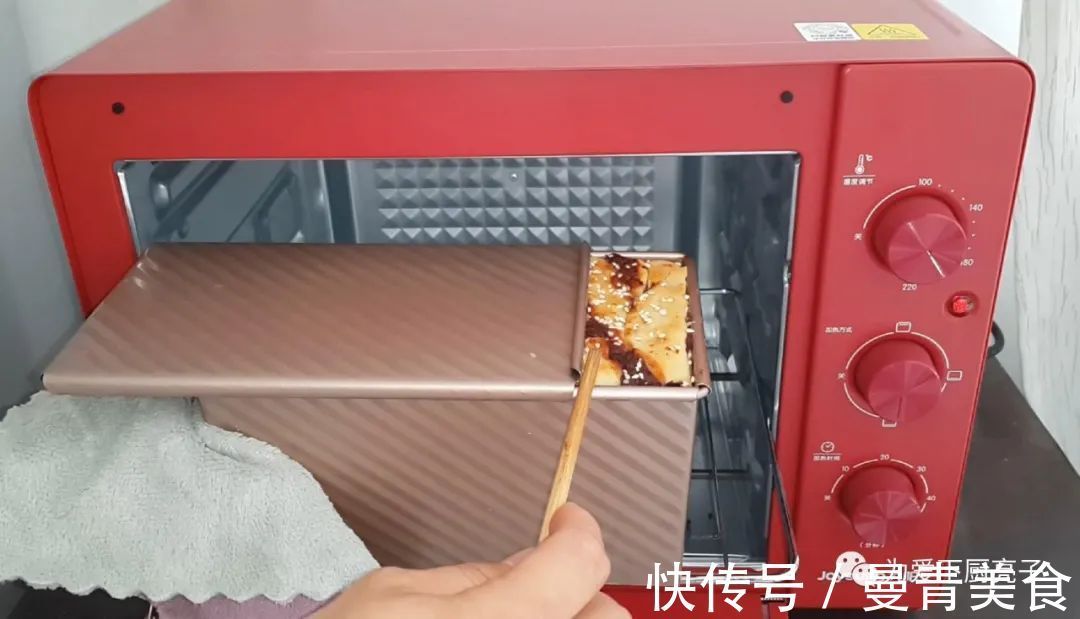 红豆面包|家常红豆面包做法，两勺卷一卷，松软香甜又解馋，学会都能开店了