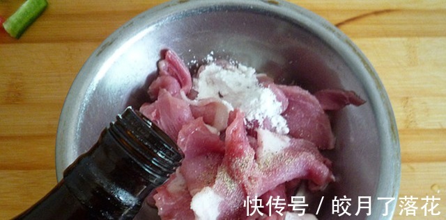 小葱|菠萝酥肉的做法，好吃不腻，小朋友们都爱吃！
