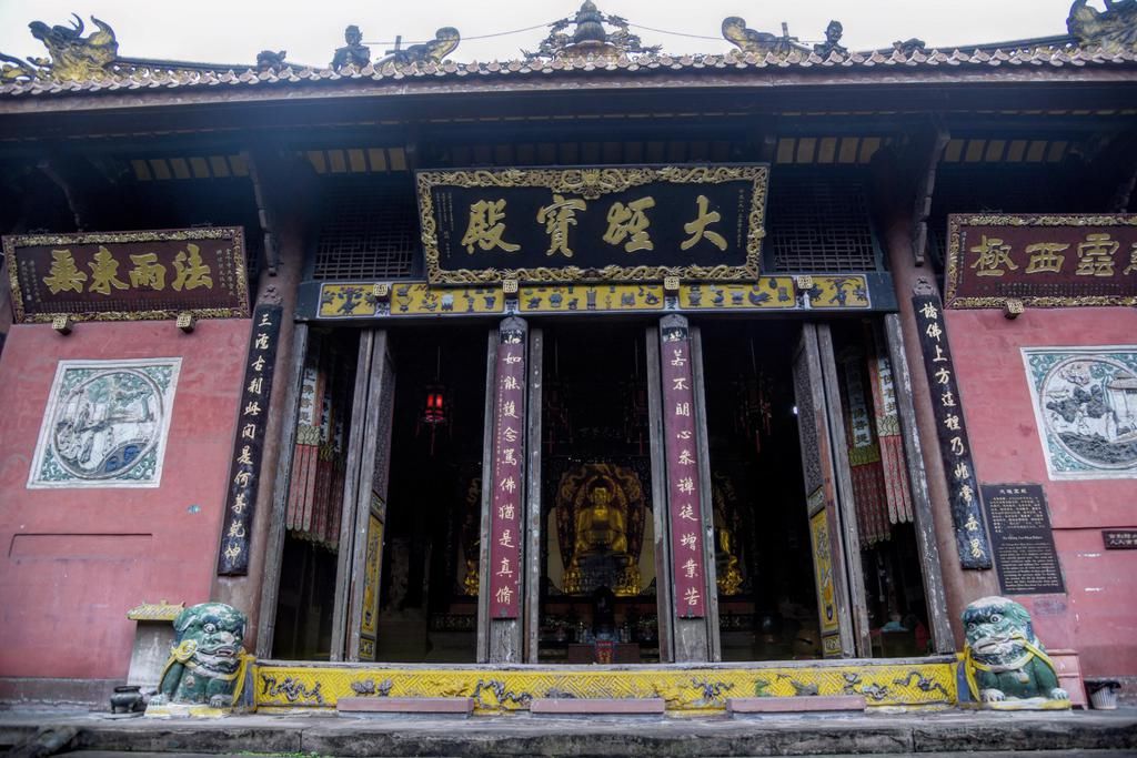 老年|川南的“小峨眉”，山上山下寺庙连环，一尊黑脸的观音尤其灵验