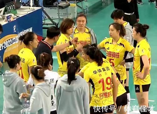 杜清清|排位赛深圳女排1-3输给山东队,包壮主动放弃,把主攻改打自由人