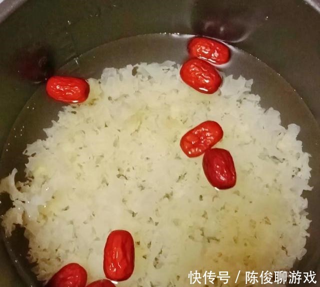 它是“穷人的燕窝”，女人2天吃1次，皮肤光滑，40岁似少女