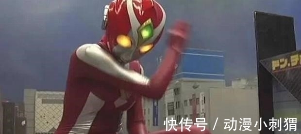 赛罗|女艺人不想演奥特曼,一不小心就暴露隐私,皮套里面要穿这个?