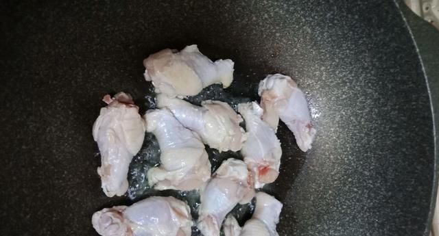 秋后|秋后“贴膘”，我家全靠它，三两下炒一锅，鲜嫩多汁，解馋又顶饱