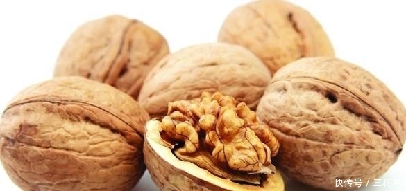 核桃怎么吃最有营养,看完之后以前的核桃都白