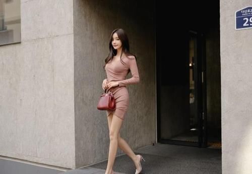妖娆|连衣裙拉长身材比例,展现自信与优雅,绽放出妖娆的魅力