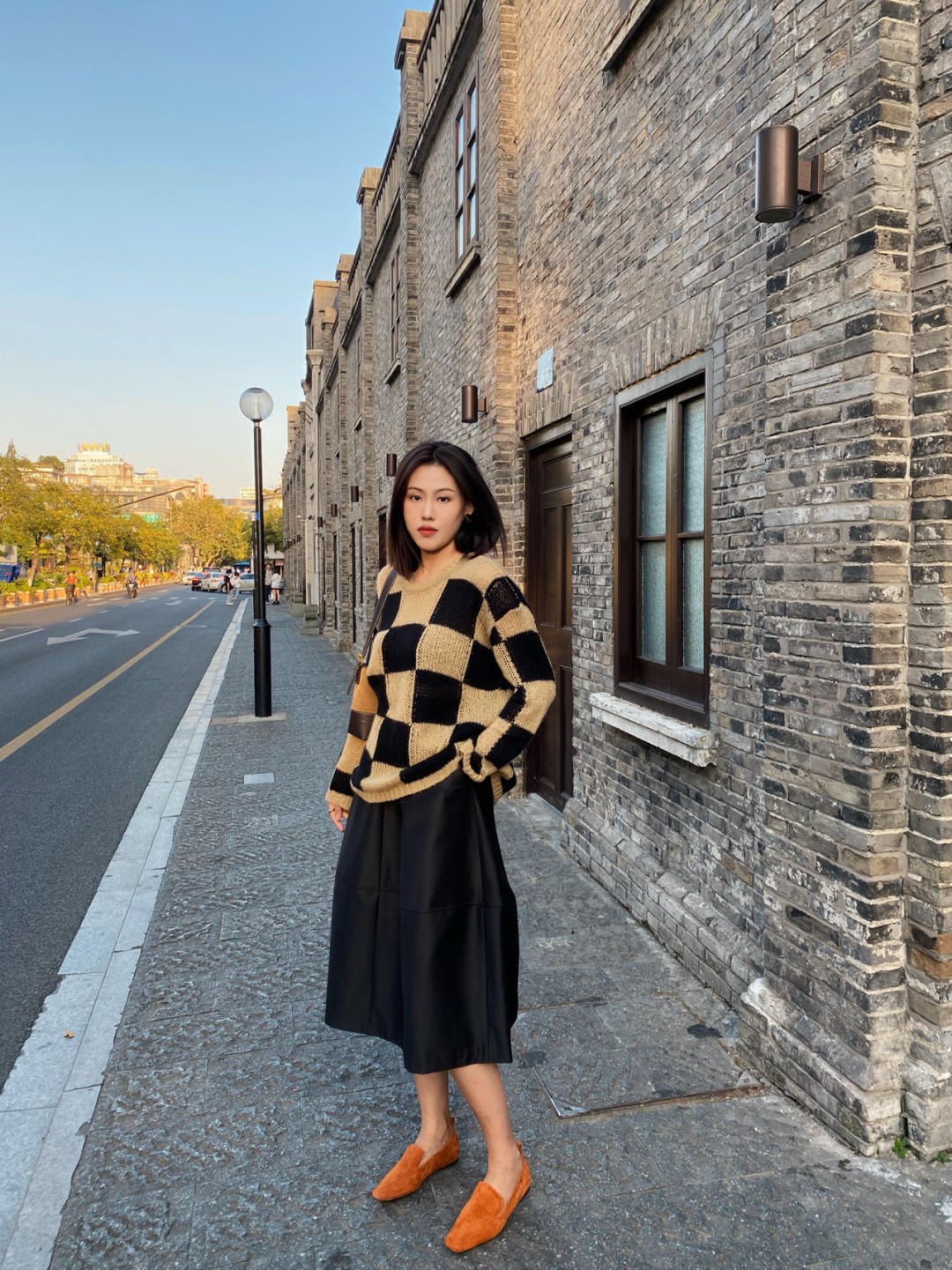 包容性|今年“棋盘格”针织衫又火了,掌握这几个小窍门,轻松穿出时髦范