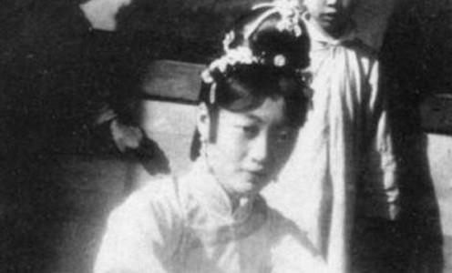 身边|她是末代皇后婉容，睡觉故意不关门，身边太监说出了原因！