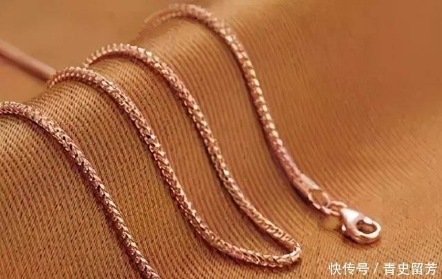 手腕 热门项链和手链样式科普:肖邦链、蛇骨链、凤尾链