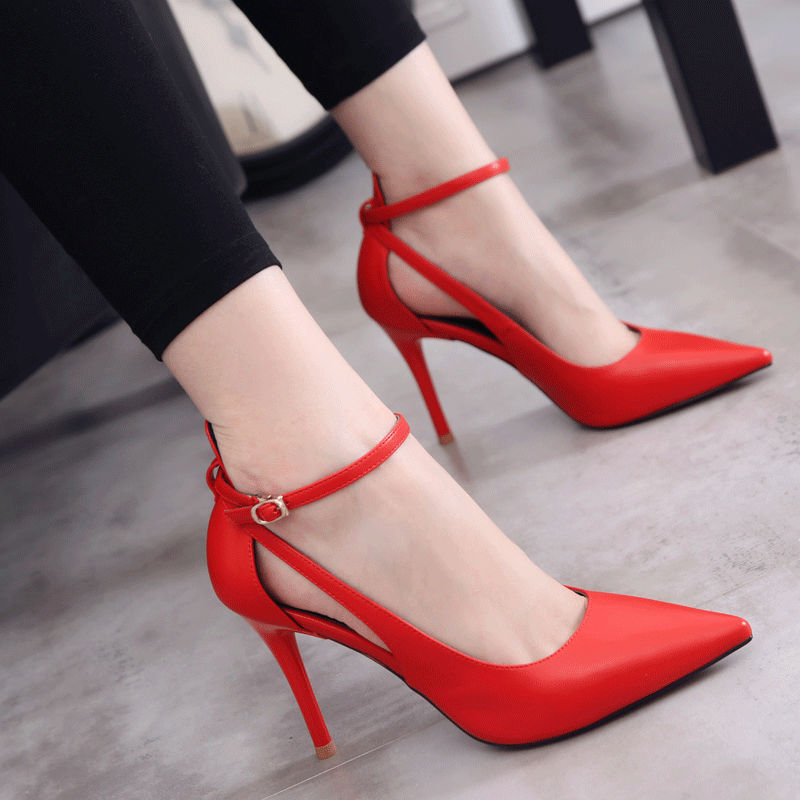 一字扣|一双与众不同的高跟鞋，瞬间提升你的时尚指数，美到爆棚