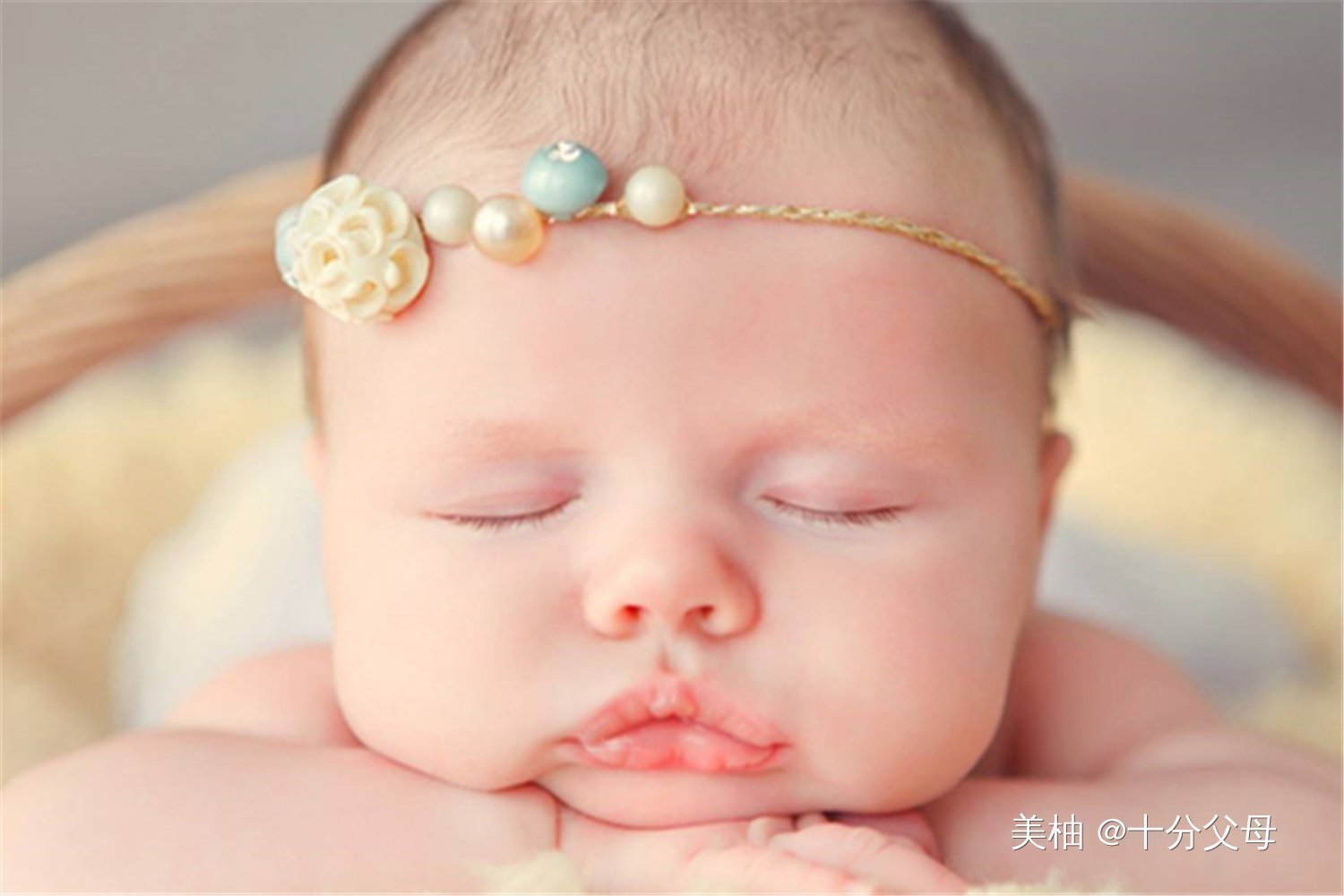 生活环境|宝宝出生后的第一抱很重要，这4类人最好不要抱，也是为了娃好