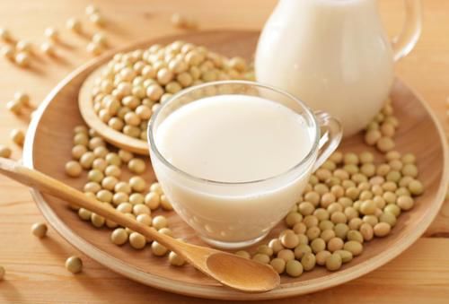 碳水化合物|比肥肉还“升血脂”?医生提醒:高血脂的人,尽量少碰“1素”!