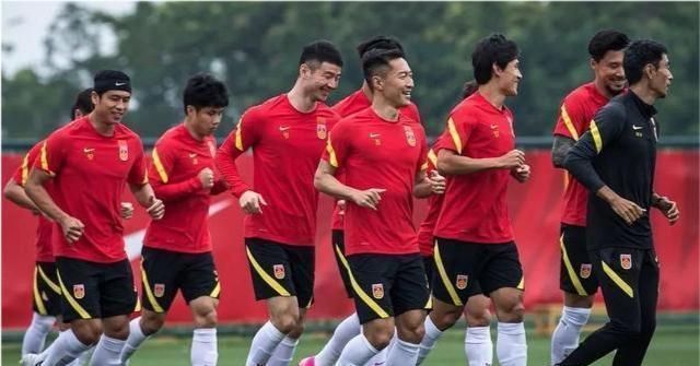 洛国富|国足12强赛能否打进前3?洛国富重返国家队,李铁会让他踢啥位置