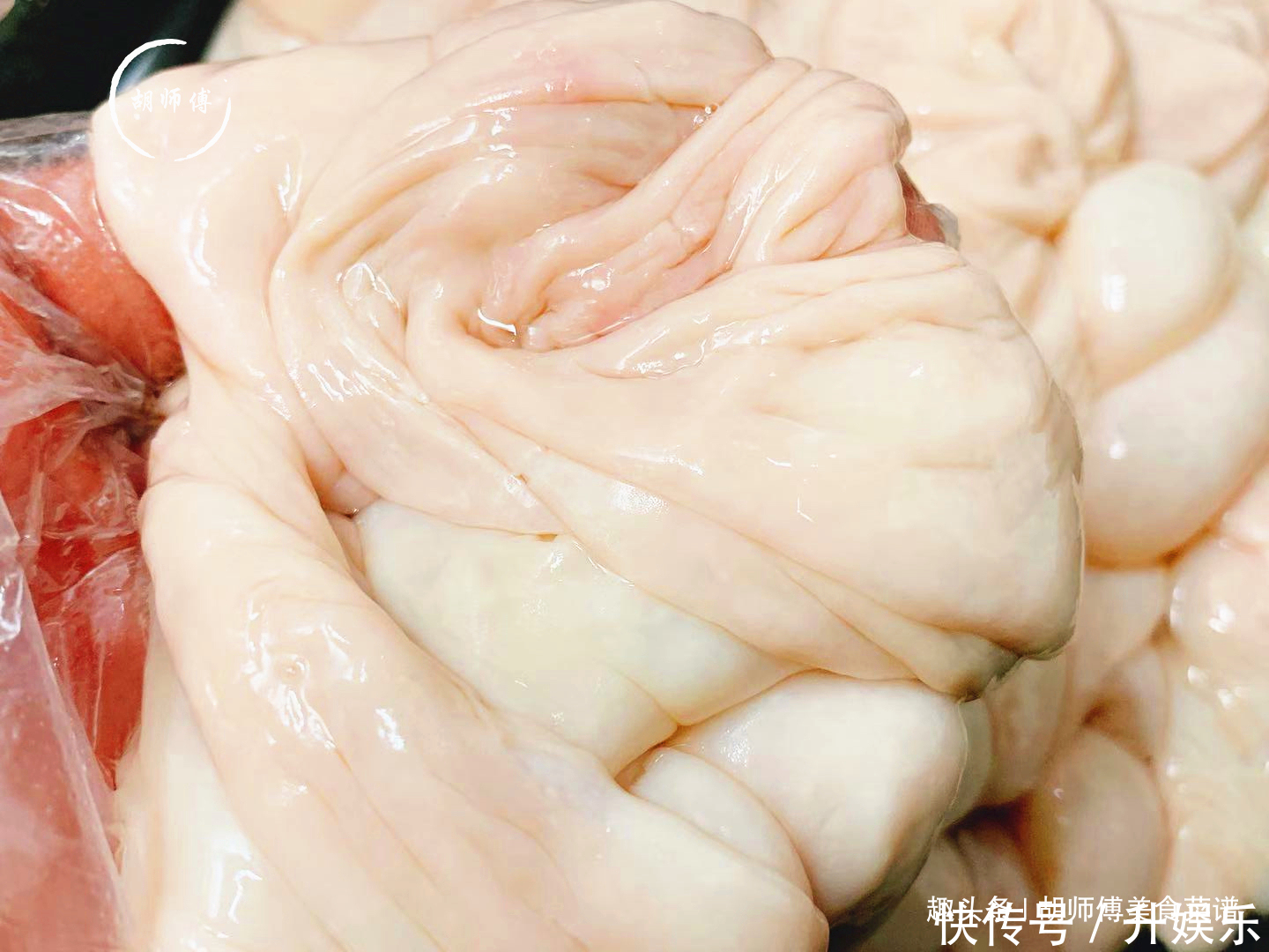 猪大肠别再用盐洗了!老屠夫教您一妙招,5分钟自动去除腥臭味