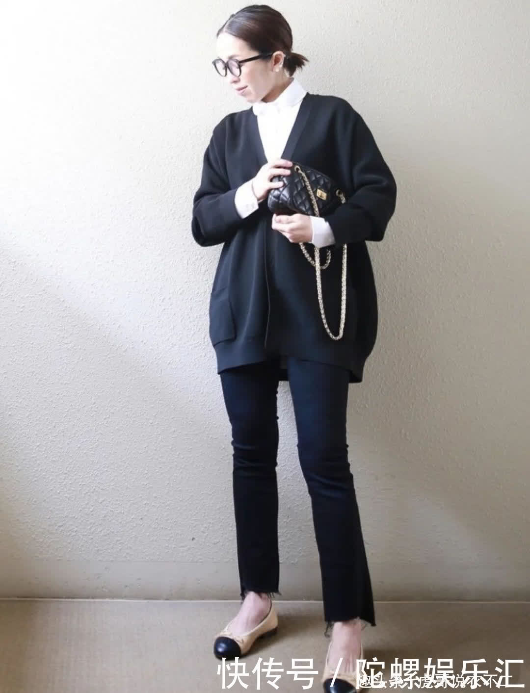 50岁女人穿衣简约最重要，基础款get高级感，这位日本博主做到了