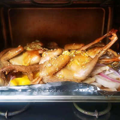 黄油|蒜香黄油烤乳鸽