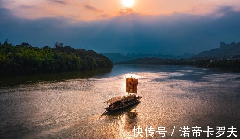 妙莲@张问陶雪中渡江,抒写了一首七律,妙笔生花,充满了愉悦之情