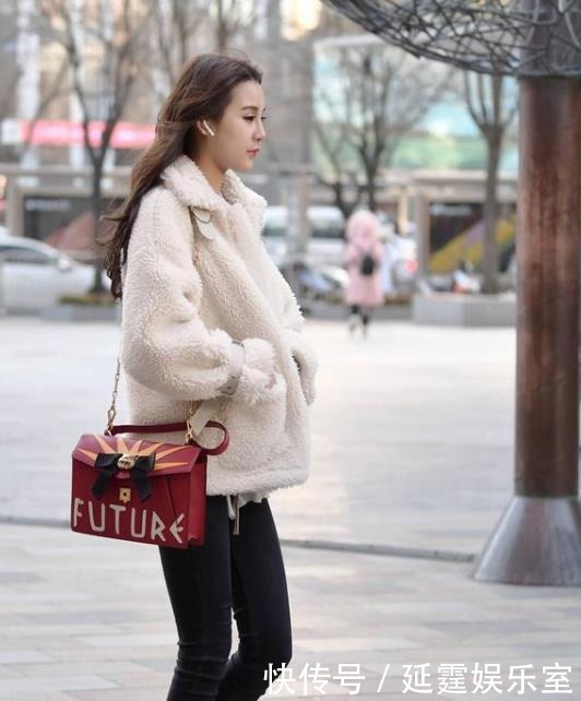 黑色|灰色针织衫搭配黑色修身裙,温柔知性,气质优雅