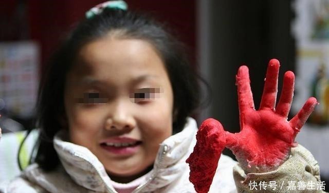 面粉|“我妈已经三天没打我了”,4岁儿子趁妈妈睡觉玩面粉,场面失控!