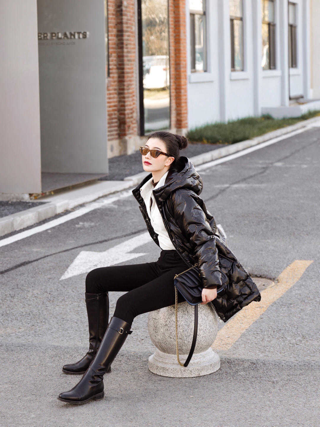 长筒靴 长筒靴不好驾驭?可以参考潮人的穿搭示范,优雅显腿长