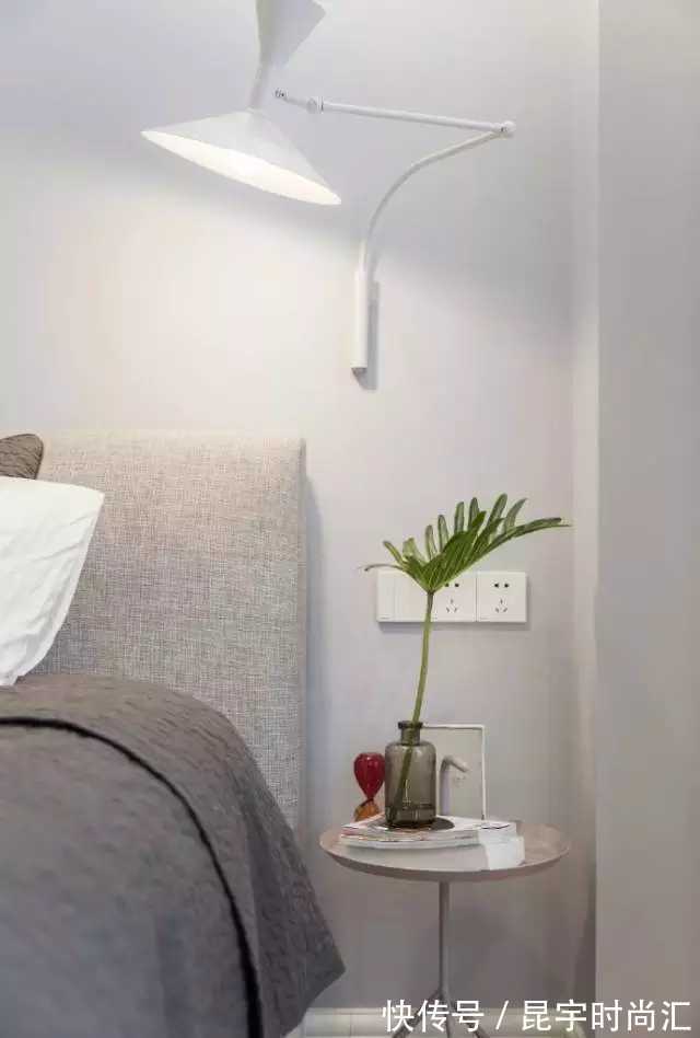 卧室|卧室放床头柜太土了,现在床边流行这8种设计,实用又美观
