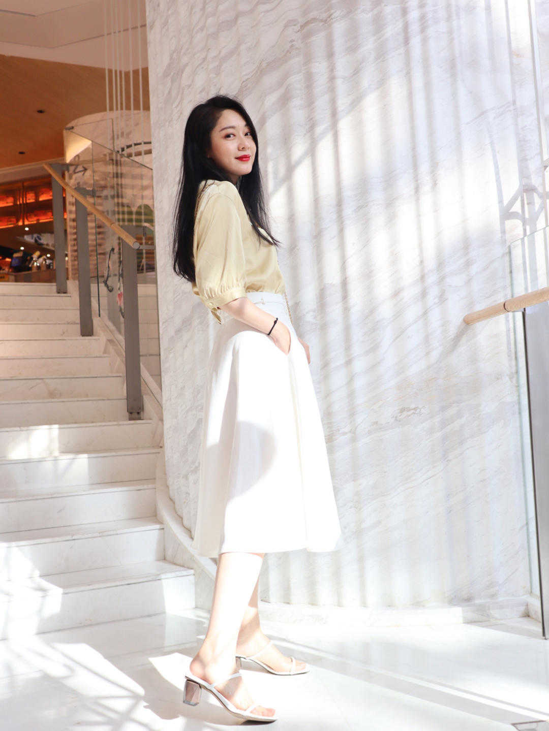 单品|夏季,衬衫是最佳的搭配单品,这样穿让你秒变成气质女神,超洋气