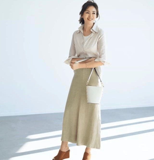 女人|40岁女人的夏季穿搭：不装嫩也不显老