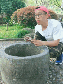 |搞笑动图:沙雕同学回宿舍快速上床睡觉!