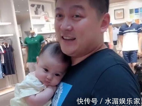 移动软卧|奶爸“小鸟依人”式抱娃火了, 最豪华的“移动软卧”了