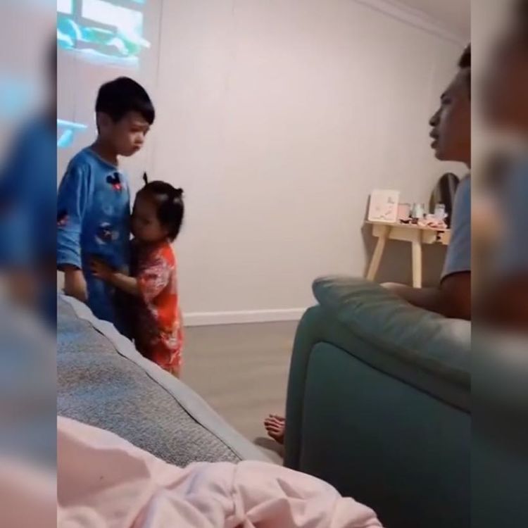 哥哥|感情超好兄妹走红,妹妹哥哥你快走,我帮你挡着,爸爸不敢揍我