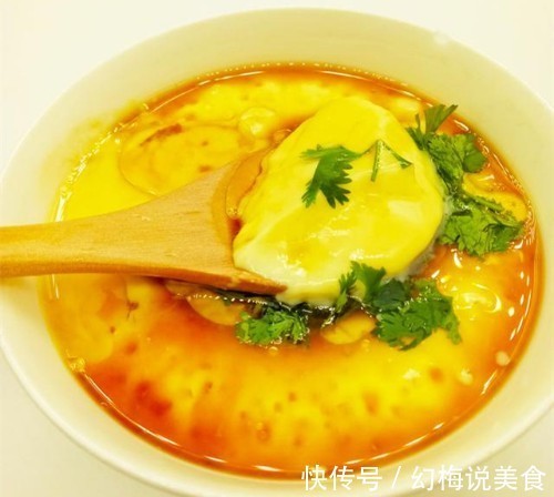 蒸鸡蛋羹时,不要加清水,这么做鸡蛋细腻无气孔,一上桌就抢光!