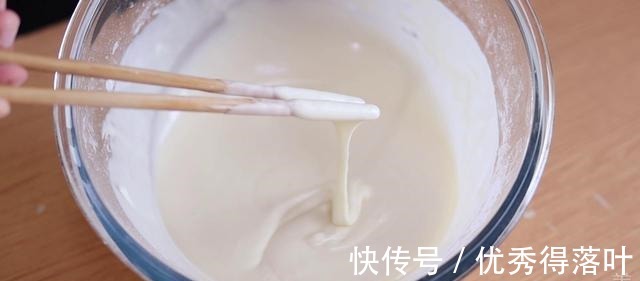 糯米糕|终于又发现一个糯米粉新吃法，超适合小孩子吃的酸奶糯米糕！