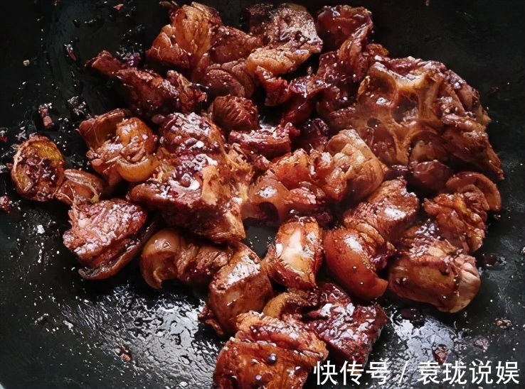 老姜|入冬，两样食材是绝配，炖上一锅，一边吃肉一边嗦粉，太香了