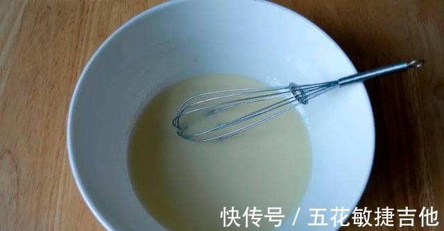 白醋|烘焙新手也能1遍成功的简易版抹茶蛋糕,步骤详细,做法超级简单!