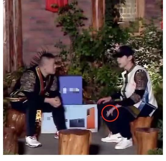 摄像师|《极挑》成了抽烟节目？导演、嘉宾抽烟画面流出，马赛克都不打