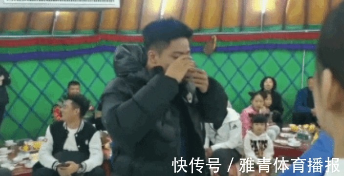 苏神|苏炳添真是居家好男人!老婆不在身边,美女敬酒一口喝完赶紧撤