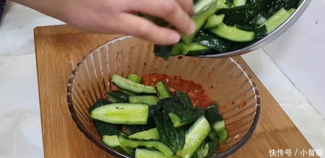 黄瓜这样做, 教你在家秘制风味腌黄瓜, 清脆爽口, 吃半年都不会坏