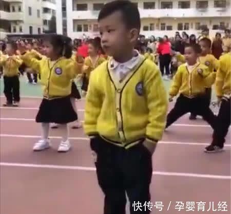 孩子|“幼儿园的扛把子”小朋友装帅耍酷毫无违和感,网友:天生王者?