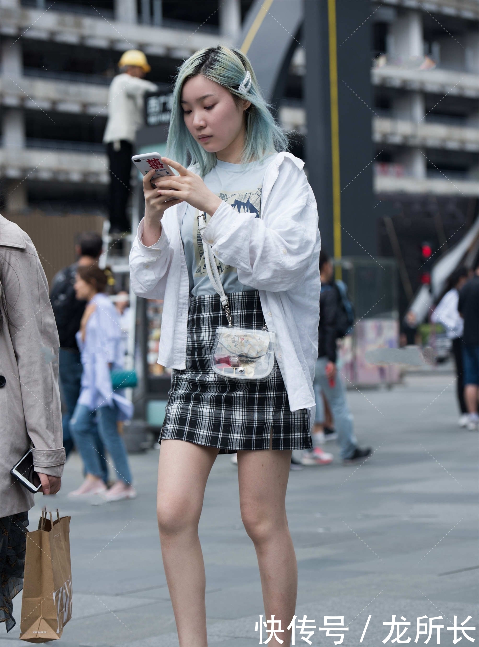 格子裙怎么搭才好看,学会这些技巧,轻松搭出时尚感